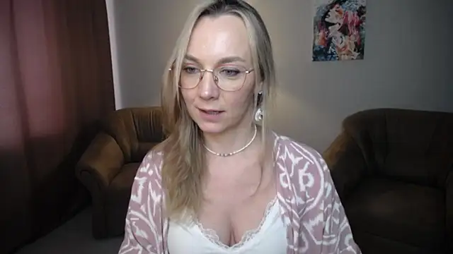 Ava_Elior webcam