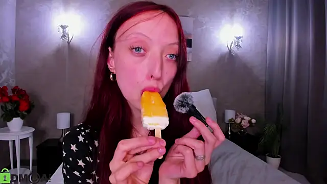 Daria_J webcam
