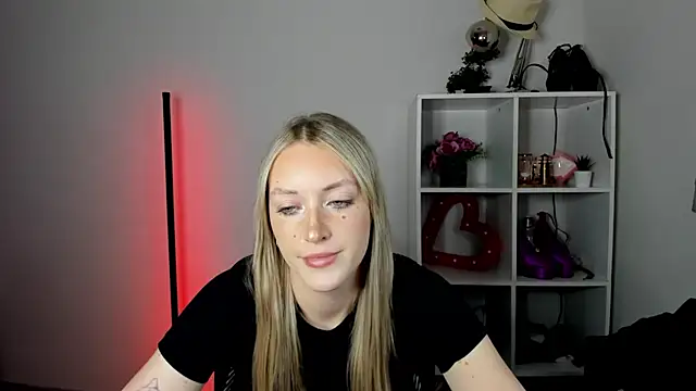 EvelynBlond webcam