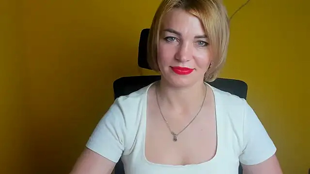 CuttieEmma webcam