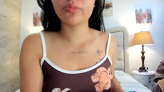 Luna_black19 live cam on StripChat