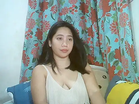 LOVENAYRA1 webcam