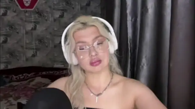 SpotlessParaffin webcam