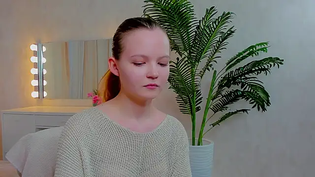 NaomiFess webcam