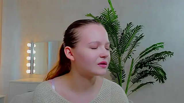 NaomiFess webcam