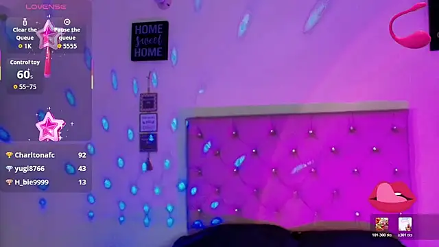 naomifire_ webcam