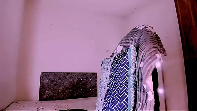 carolinemiller7 webcam