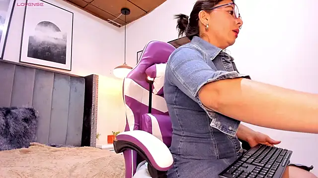 Clhoe_Johnson webcam