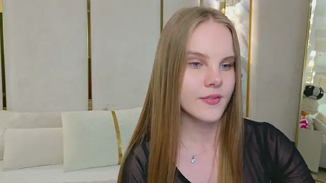 Lili_Lohan live cam on StripChat