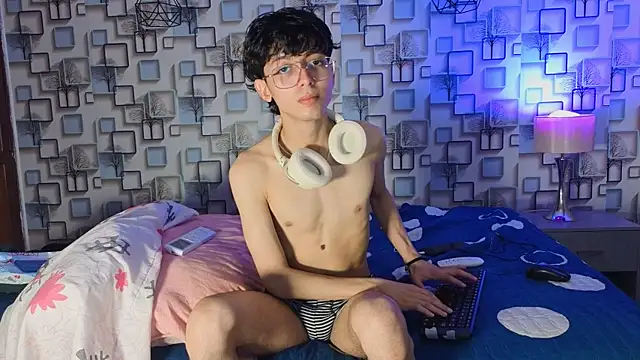 Twink_Sebas7 webcam