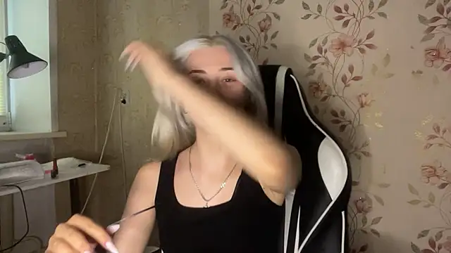WhitePowerGirl webcam