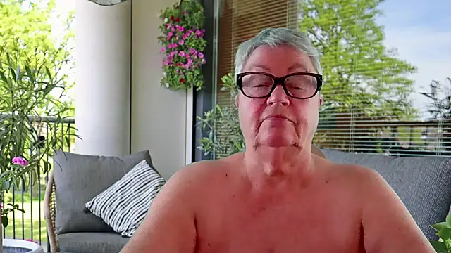Mystery-Grandmother webcam