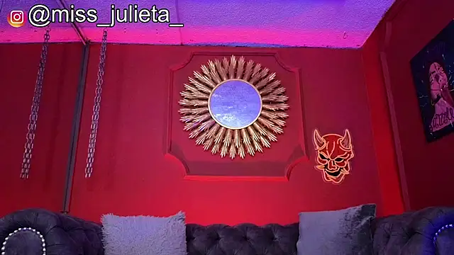 Julieta_Russell webcam