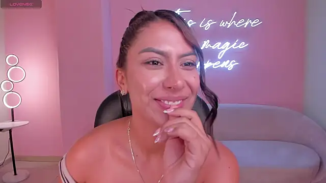 ArianaDumont webcam