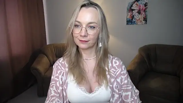 Ava_Elior webcam