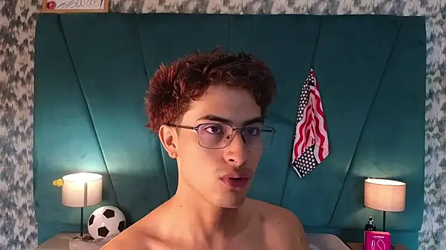 Aaron_Eze webcam