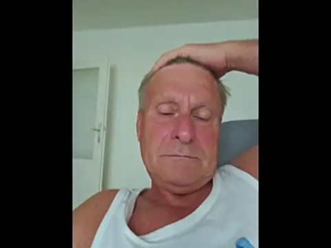 johnnym1 webcam