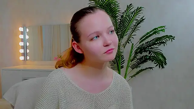 NaomiFess webcam