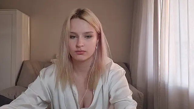 BloomMoon live cam on StripChat