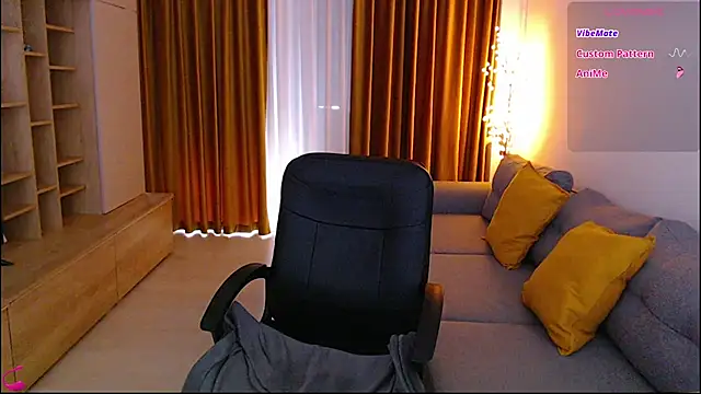 mia_bloomy webcam