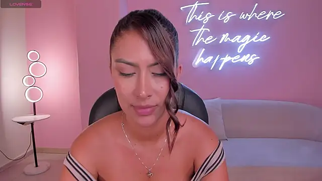 ArianaDumont webcam