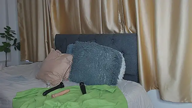 emma_hassani - Emma_hassani's free webcam - UK Sex Cams