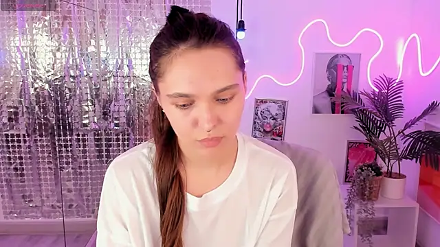 ChloeSunny webcam