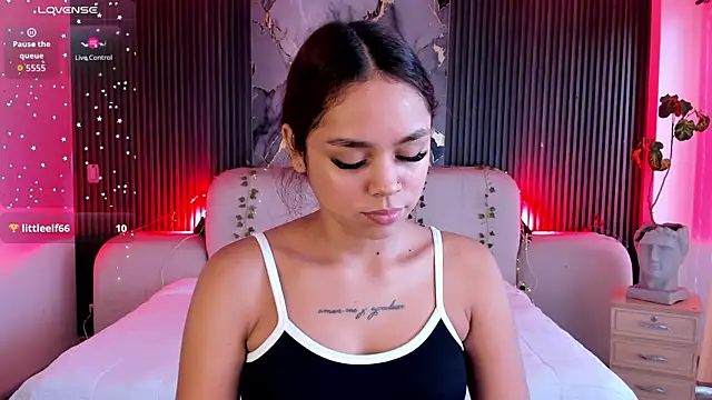 CarolineFyre webcam