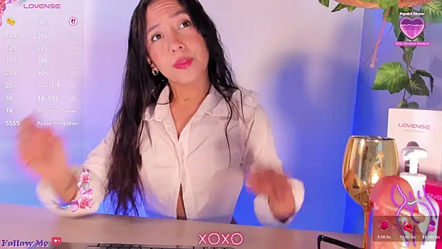 AlannaJoness webcam