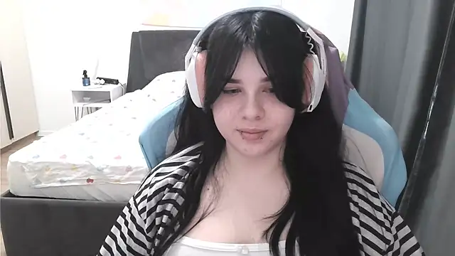 LunarMia webcam