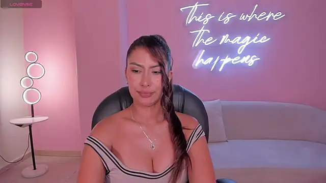 ArianaDumont webcam