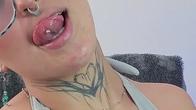 Rebeka-baker webcam