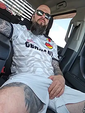 Beardedtattood's live cam