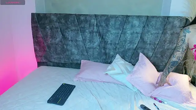 MadisonCollinss_ webcam