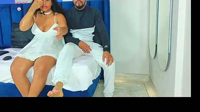 CURVYANDKING_CR webcam