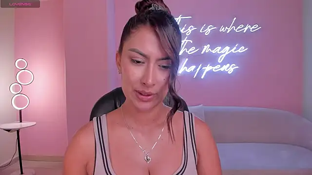 ArianaDumont webcam