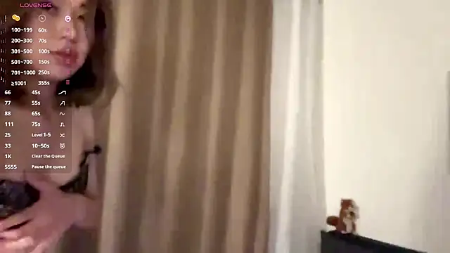 Ur_neighbor_Kira webcam