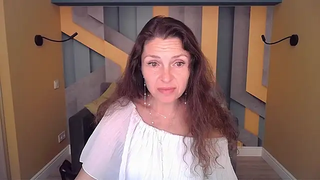 EllaLong webcam