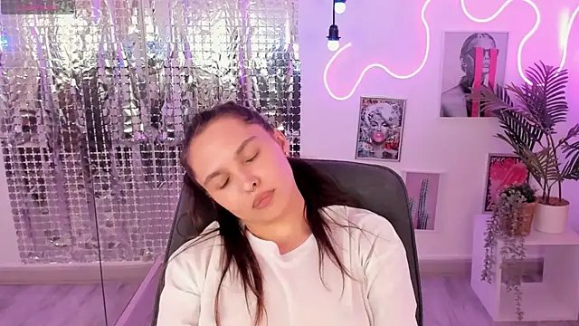 ChloeSunny live cam on StripChat