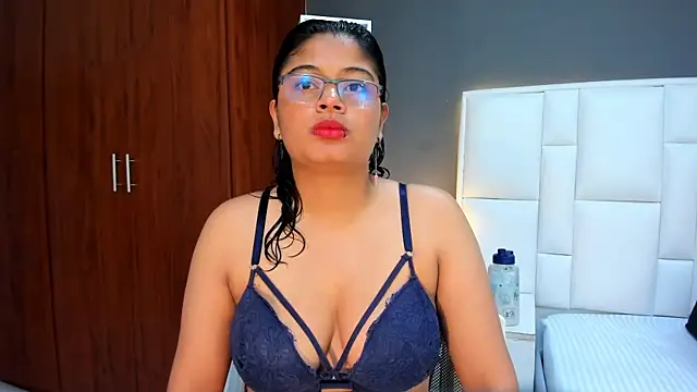 yeral2017 live cam on StripChat