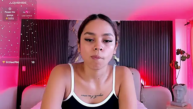 CarolineFyre webcam