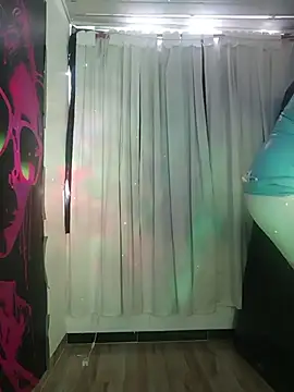 LatexDevil_Blondie webcam