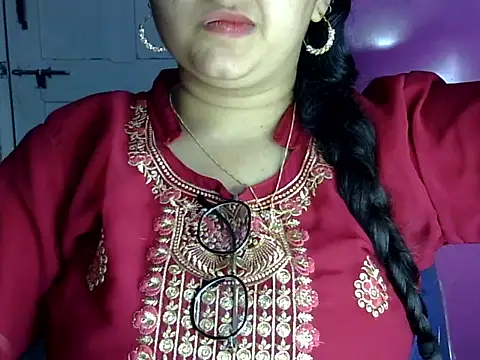 Cute_Aliyaa webcam