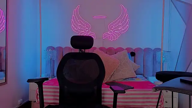 _scarletmoore webcam