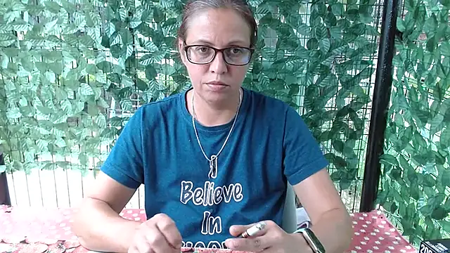 LadyHellene webcam
