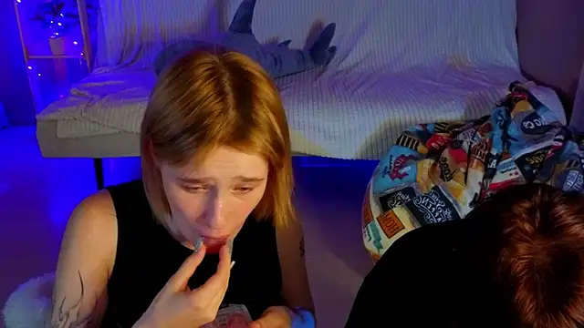 two_gerls_here webcam