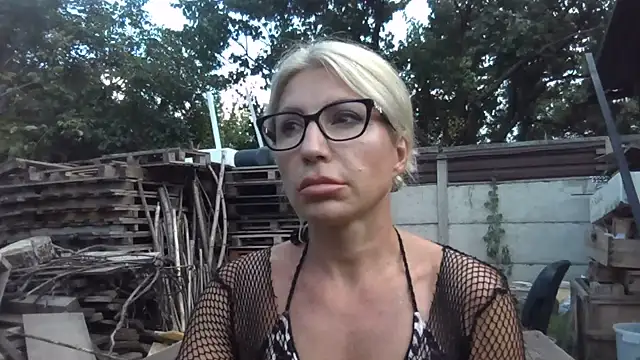 fox_red_lady7 webcam
