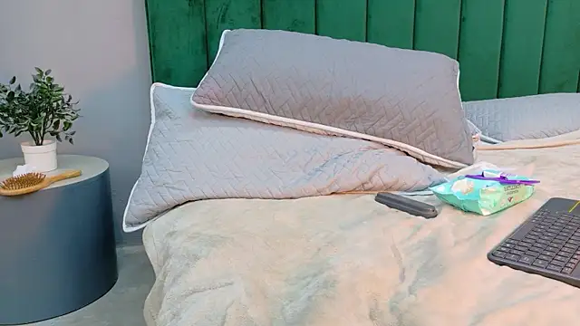 NaughtyHally_ webcam