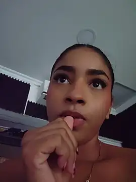 Milu_Luthor webcam