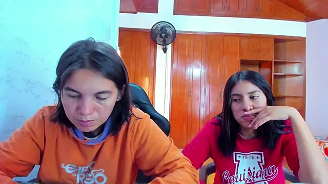 Soffy_and_Emily webcam